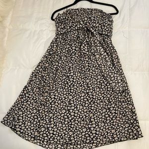Shein never been work strapless dress. Tie in front. Super cute for summer!